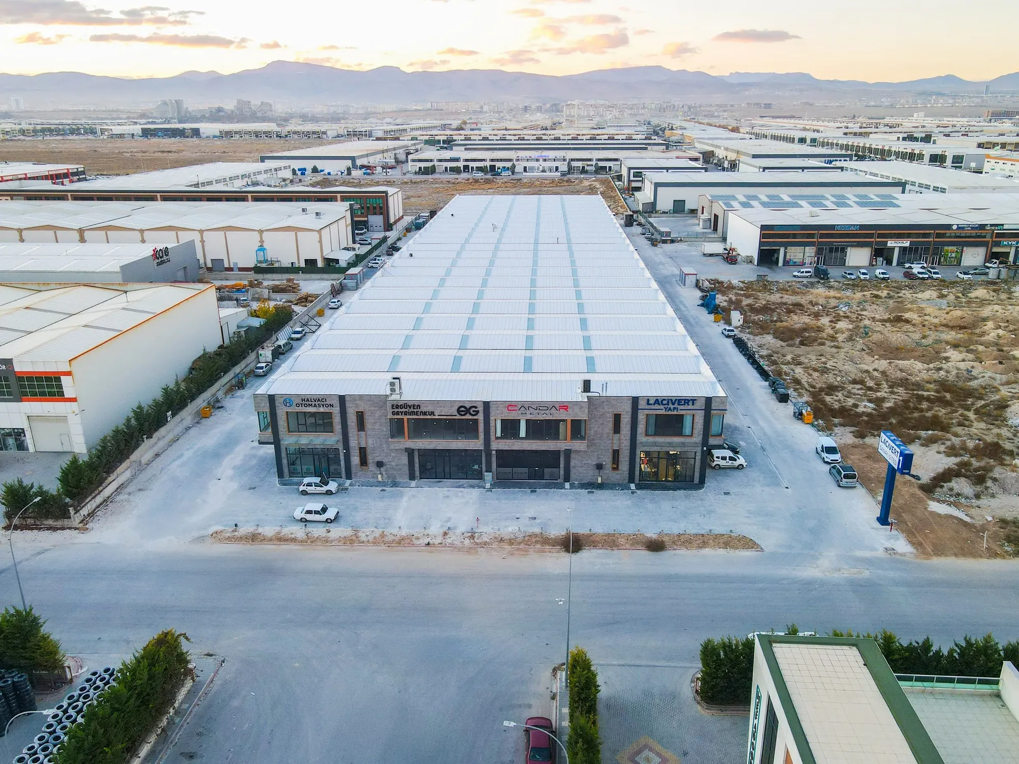 Lacivert - 1 Industrial Site